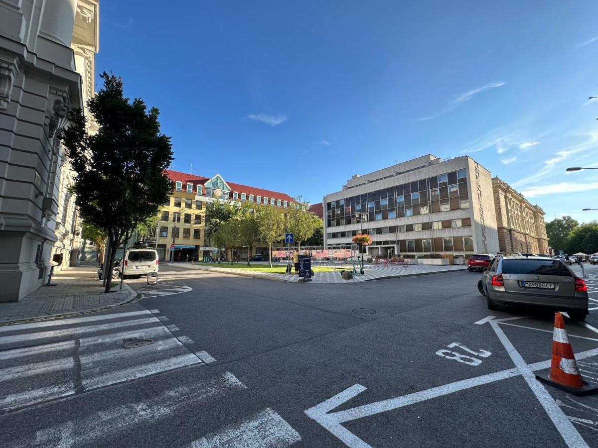 Gorkeho Apartment In City Centre Bratislava Exterior foto